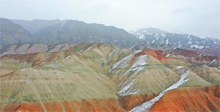 新疆昌吉：雪落丹霞 半山水墨半山詩(shī)4.jpg