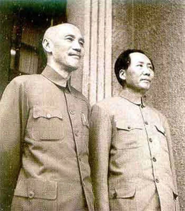 1945年8月，毛澤東與蔣介石在重慶合影.jpg