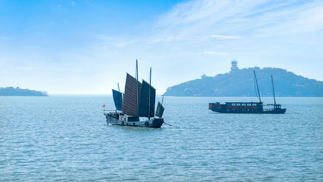 前山槎牙忽變態(tài)，后嶺雜沓如驚奔1.jpg