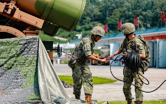 近日，東部戰(zhàn)區(qū)海軍某部組織實戰(zhàn)化單車綜合作戰(zhàn)比武，進一步錘煉官兵打贏本領。1.jpg